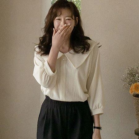 Dongdaemum Women’s Shirts, Tops & T-Shirts, a testament to the elegance and quality of wholesale Korean fashion.