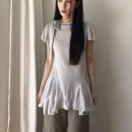 Dongdaemum Women’s Shirts, Tops & T-Shirts, a testament to the elegance and quality of wholesale Korean fashion.