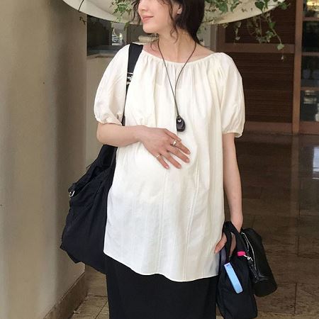 Dongdaemum Women’s Shirts, Tops & T-Shirts, a testament to the elegance and quality of wholesale Korean fashion.