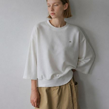 Dongdaemum Women’s Shirts, Tops & T-Shirts, a testament to the elegance and quality of wholesale Korean fashion.