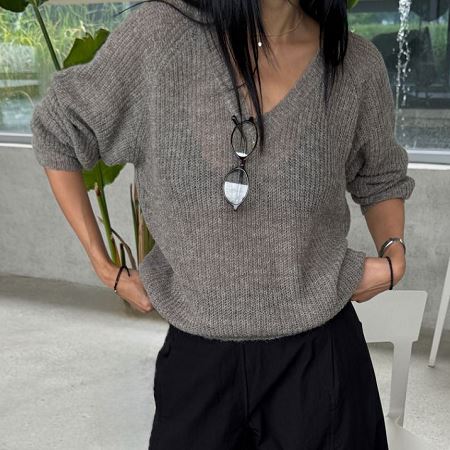 Dongdaemum Women’s Shirts, Tops & T-Shirts, a testament to the elegance and quality of wholesale Korean fashion.