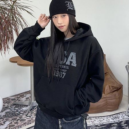 Dongdaemum Women’s Shirts, Tops & T-Shirts, a testament to the elegance and quality of wholesale Korean fashion.