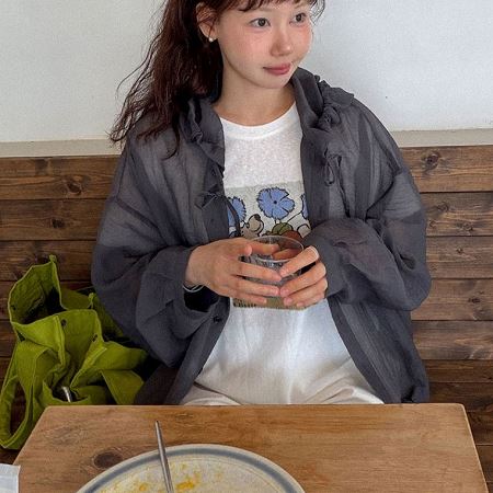 Dongdaemum Women’s Shirts, Tops & T-Shirts, a testament to the elegance and quality of wholesale Korean fashion.