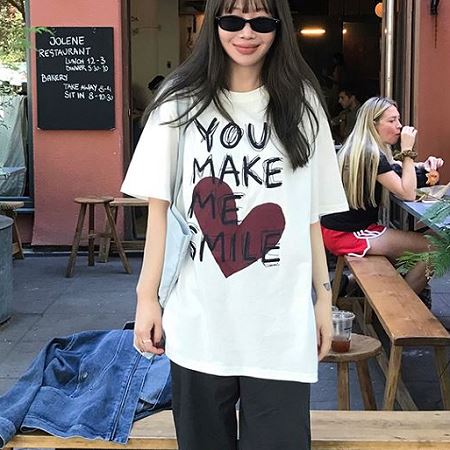 Dongdaemum Women’s Shirts, Tops & T-Shirts, a testament to the elegance and quality of wholesale Korean fashion.