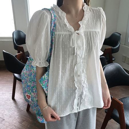 Dongdaemum Women’s Shirts, Tops & T-Shirts, a testament to the elegance and quality of wholesale Korean fashion.