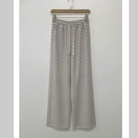 Dongdaemum Women’s Pants, a testament to the elegance and quality of wholesale Korean fashion.