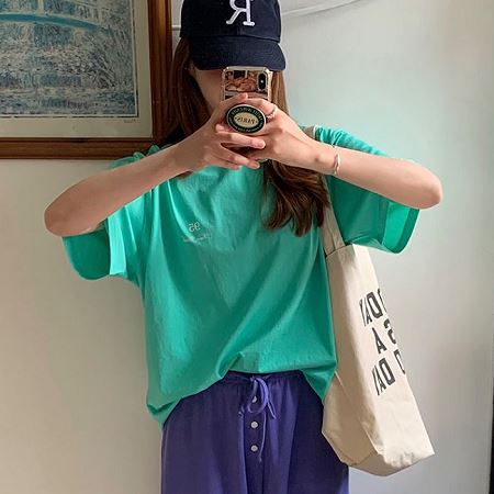 Dongdaemum Women’s Shirts, Tops & T-Shirts, a testament to the elegance and quality of wholesale Korean fashion.