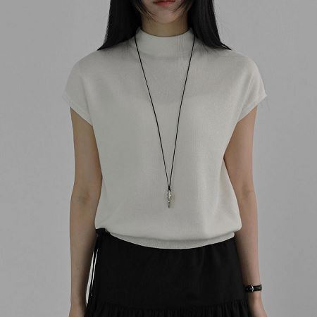 Dongdaemum Women’s Shirts, Tops & T-Shirts, a testament to the elegance and quality of wholesale Korean fashion.