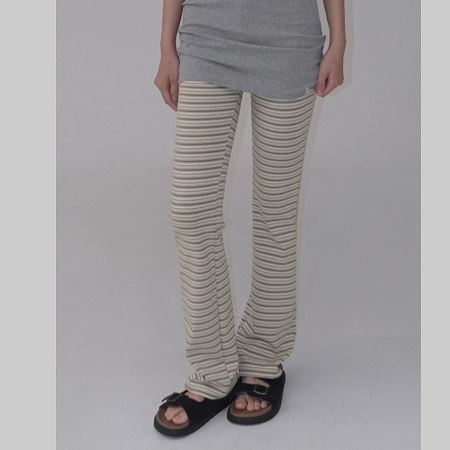 Dongdaemum Women’s Pants, a testament to the elegance and quality of wholesale Korean fashion.