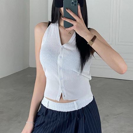 Dongdaemum Women’s Shirts, Tops & T-Shirts, a testament to the elegance and quality of wholesale Korean fashion.