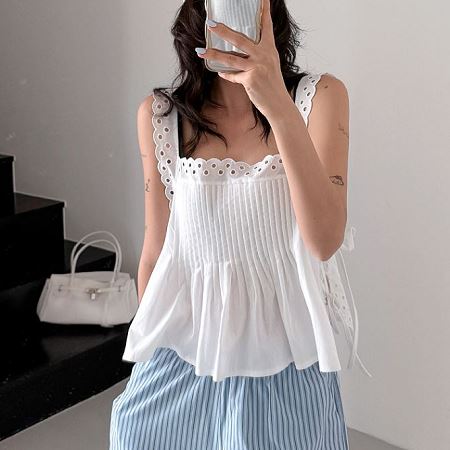 Dongdaemum Women’s Shirts, Tops & T-Shirts, a testament to the elegance and quality of wholesale Korean fashion.