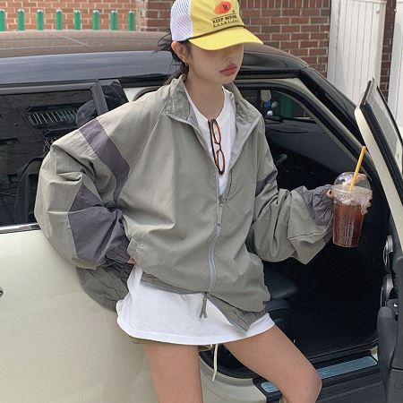 Dongdaemum Women’s Coats & Jackets, a testament to the elegance and quality of wholesale Korean fashion.