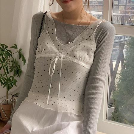 Dongdaemum Women’s Shirts, Tops & T-Shirts, a testament to the elegance and quality of wholesale Korean fashion.