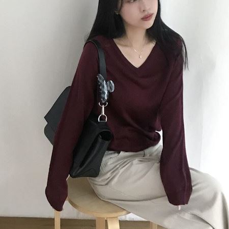 Dongdaemum Women’s Shirts, Tops & T-Shirts, a testament to the elegance and quality of wholesale Korean fashion.