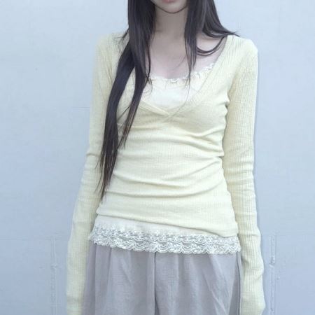 Dongdaemum Women’s Shirts, Tops & T-Shirts, a testament to the elegance and quality of wholesale Korean fashion.