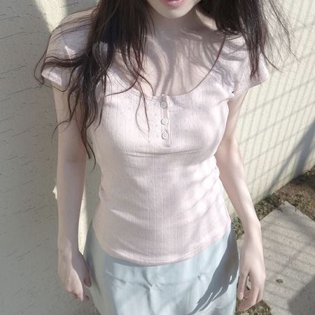 Dongdaemum Women’s Shirts, Tops & T-Shirts, a testament to the elegance and quality of wholesale Korean fashion.