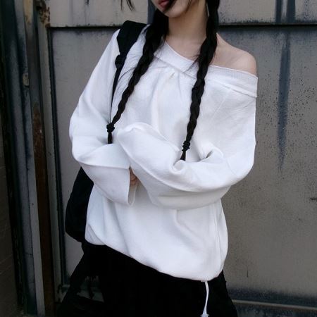 Dongdaemum Women’s Shirts, Tops & T-Shirts, a testament to the elegance and quality of wholesale Korean fashion.