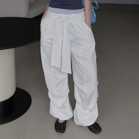 Dongdaemum Women’s Pants, a testament to the elegance and quality of wholesale Korean fashion.