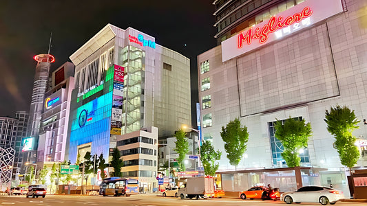 a busy shopping area in South Korea, called Dongdaemun, famous for fashion trends and large shopping centers..