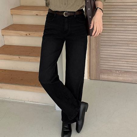 Dongdaemum Women’s Pants, a testament to the elegance and quality of wholesale Korean fashion.