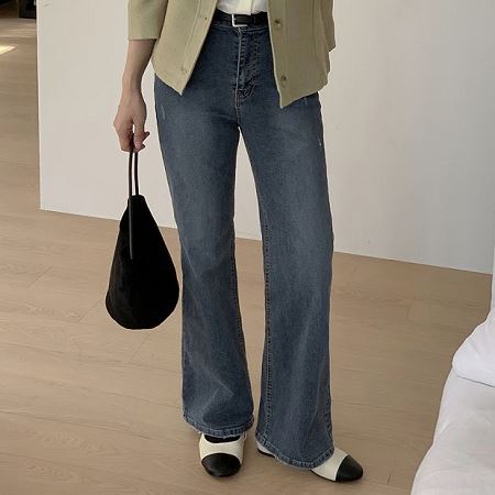 Dongdaemum Women’s Pants, a testament to the elegance and quality of wholesale Korean fashion.