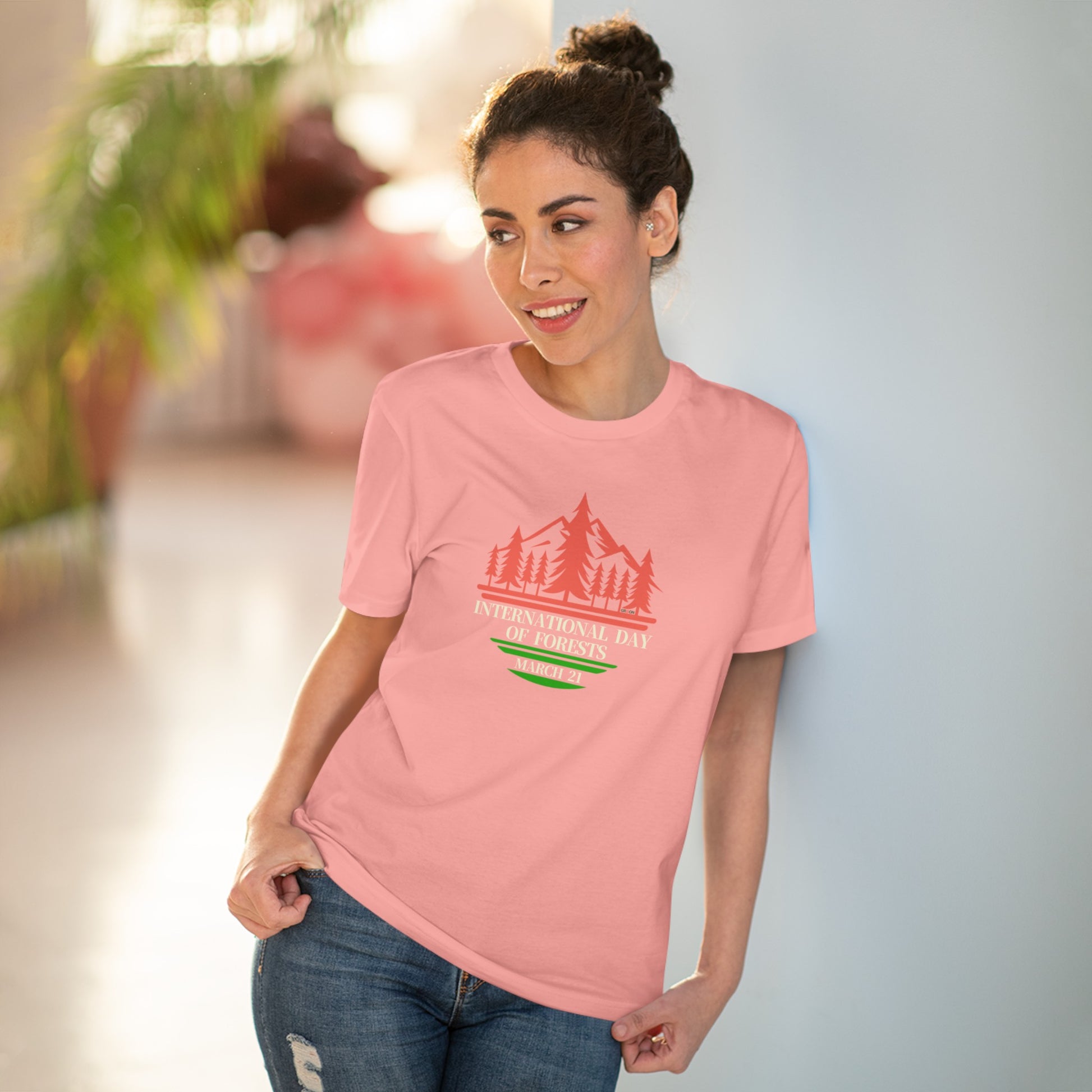 International Day of Forests, Model wearing a GR@ON T-Shirt made from organic cotton, featuring a stylish and sustainable design. GR@ON T-Shirts: Sustainable style, everyday comfort.