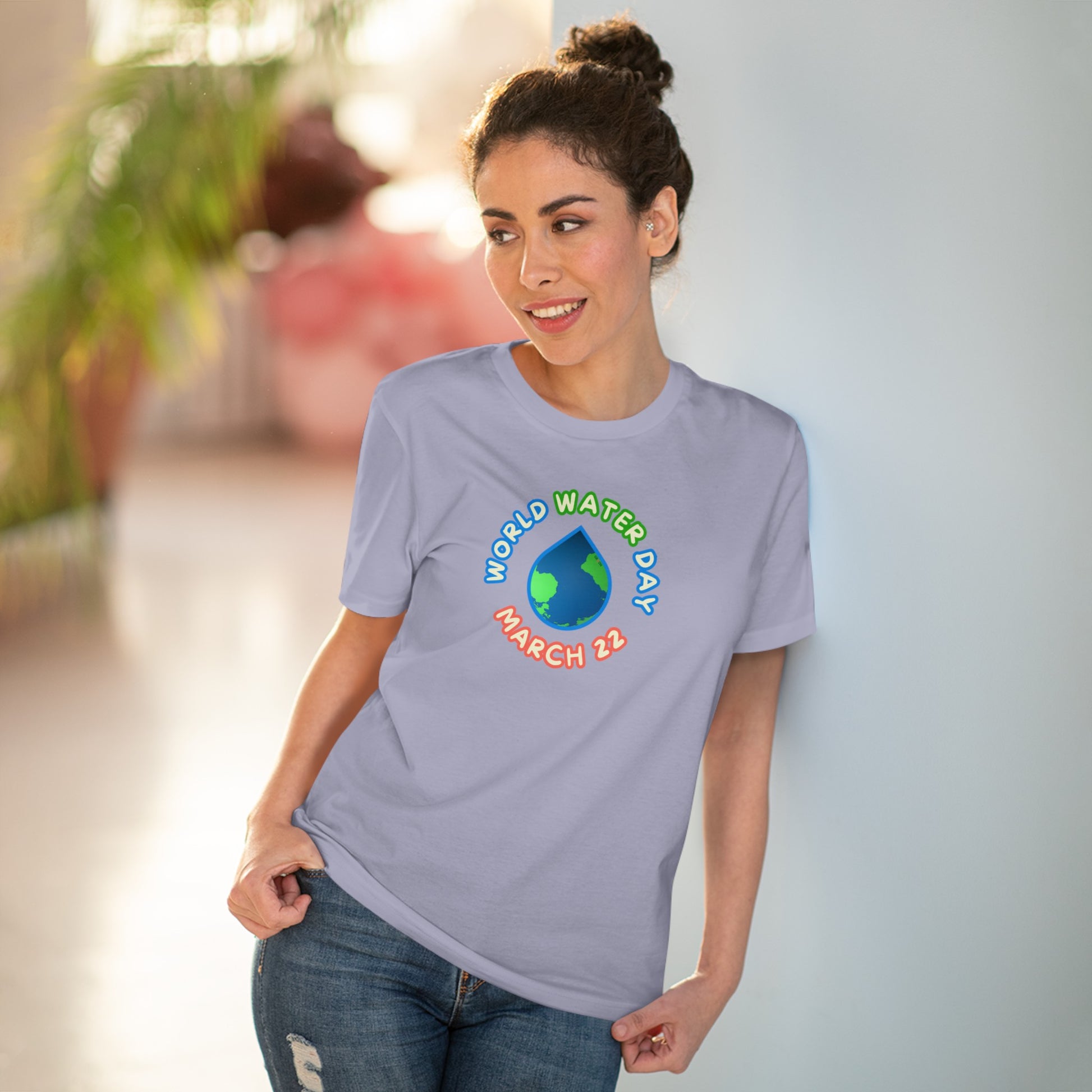 World Water Day, Model wearing a GR@ON T-Shirt made from organic cotton, featuring a stylish and sustainable design. GR@ON T-Shirts: Sustainable style, everyday comfort.