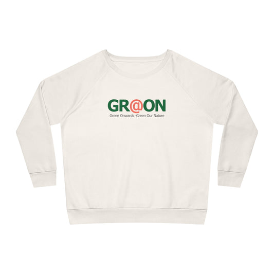 Model wearing a GR@ON Sweatshirt made from organic cotton, featuring a stylish and sustainable design. GR@ON Sweatshirts: Sustainable comfort, everyday style.