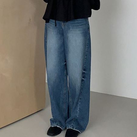 Dongdaemum Women’s Pants, a testament to the elegance and quality of wholesale Korean fashion.