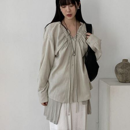 Dongdaemum Women’s Shirts, Tops & T-Shirts, a testament to the elegance and quality of wholesale Korean fashion.