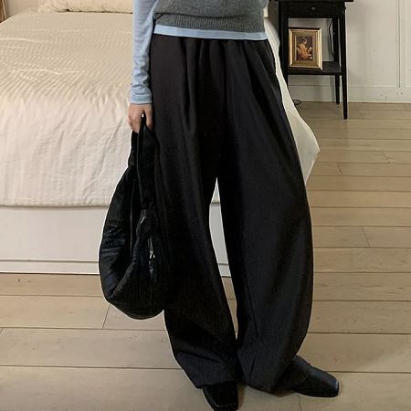 Dongdaemum Women’s Pants, a testament to the elegance and quality of wholesale Korean fashion.