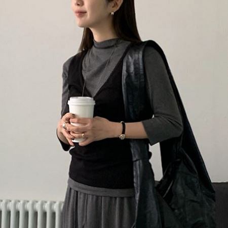 Dongdaemum Women’s Shirts, Tops & T-Shirts, a testament to the elegance and quality of wholesale Korean fashion.
