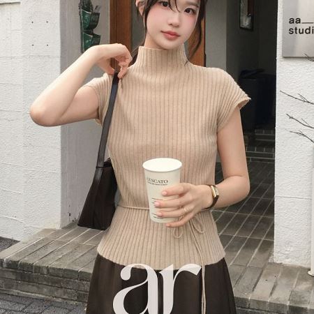 Dongdaemum Women’s Shirts, Tops & T-Shirts, a testament to the elegance and quality of wholesale Korean fashion.