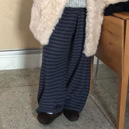 Dongdaemum Women’s Pants, a testament to the elegance and quality of wholesale Korean fashion.