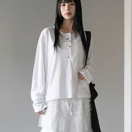 Dongdaemum Women’s Shirts, Tops & T-Shirts, a testament to the elegance and quality of wholesale Korean fashion.
