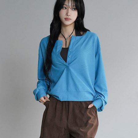 Dongdaemum Women’s Shirts, Tops & T-Shirts, a testament to the elegance and quality of wholesale Korean fashion.
