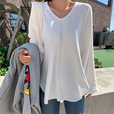 Dongdaemum Women’s Shirts, Tops & T-Shirts, a testament to the elegance and quality of wholesale Korean fashion.