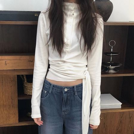 Dongdaemum Women’s Shirts, Tops & T-Shirts, a testament to the elegance and quality of wholesale Korean fashion.