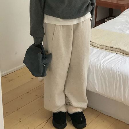 Dongdaemum Women’s Pants, a testament to the elegance and quality of wholesale Korean fashion.