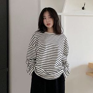 Dongdaemum Women’s Shirts, Tops & T-Shirts, a testament to the elegance and quality of wholesale Korean fashion.