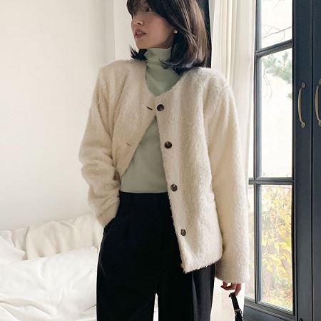 Dongdaemum Women’s Coats & Jackets, a testament to the elegance and quality of wholesale Korean fashion.