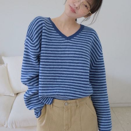 Dongdaemum Women’s Shirts, Tops & T-Shirts, a testament to the elegance and quality of wholesale Korean fashion.