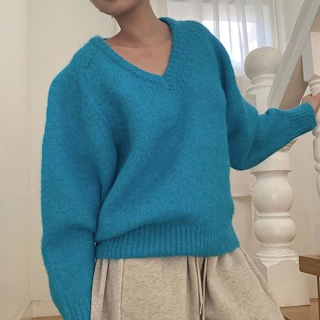 Dongdaemum Women’s Shirts, Tops & T-Shirts, a testament to the elegance and quality of wholesale Korean fashion.