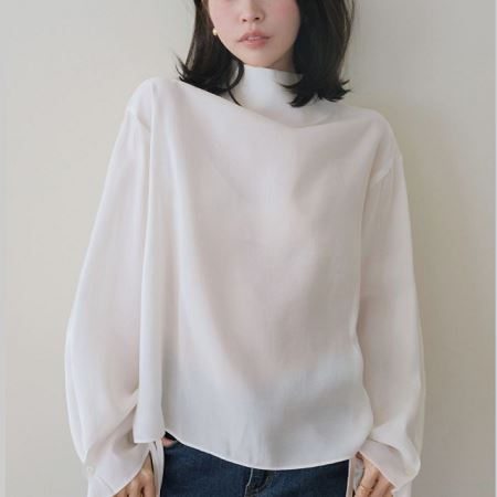 Dongdaemum Women’s Shirts, Tops & T-Shirts, a testament to the elegance and quality of wholesale Korean fashion.