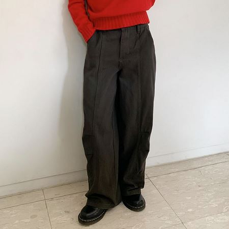 Dongdaemum Women’s Pants, a testament to the elegance and quality of wholesale Korean fashion.