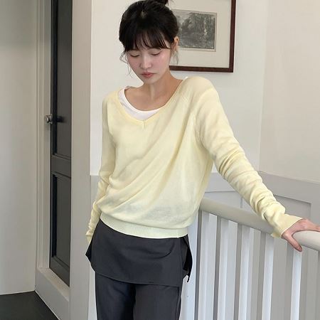 Dongdaemum Women’s Shirts, Tops & T-Shirts, a testament to the elegance and quality of wholesale Korean fashion.