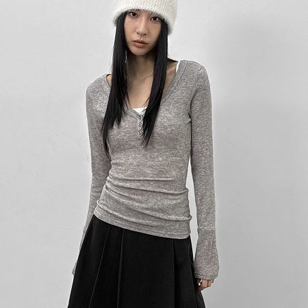 Dongdaemum Women’s Shirts, Tops & T-Shirts, a testament to the elegance and quality of wholesale Korean fashion.