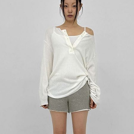 Dongdaemum Women’s Shirts, Tops & T-Shirts, a testament to the elegance and quality of wholesale Korean fashion.