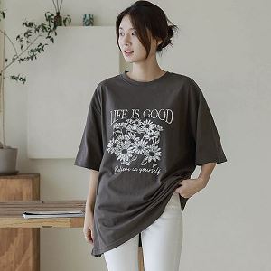 Dongdaemum Women’s Shirts, Tops & T-Shirts, a testament to the elegance and quality of wholesale Korean fashion.