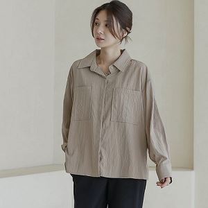 Dongdaemum Women’s Shirts, Tops & T-Shirts, a testament to the elegance and quality of wholesale Korean fashion.